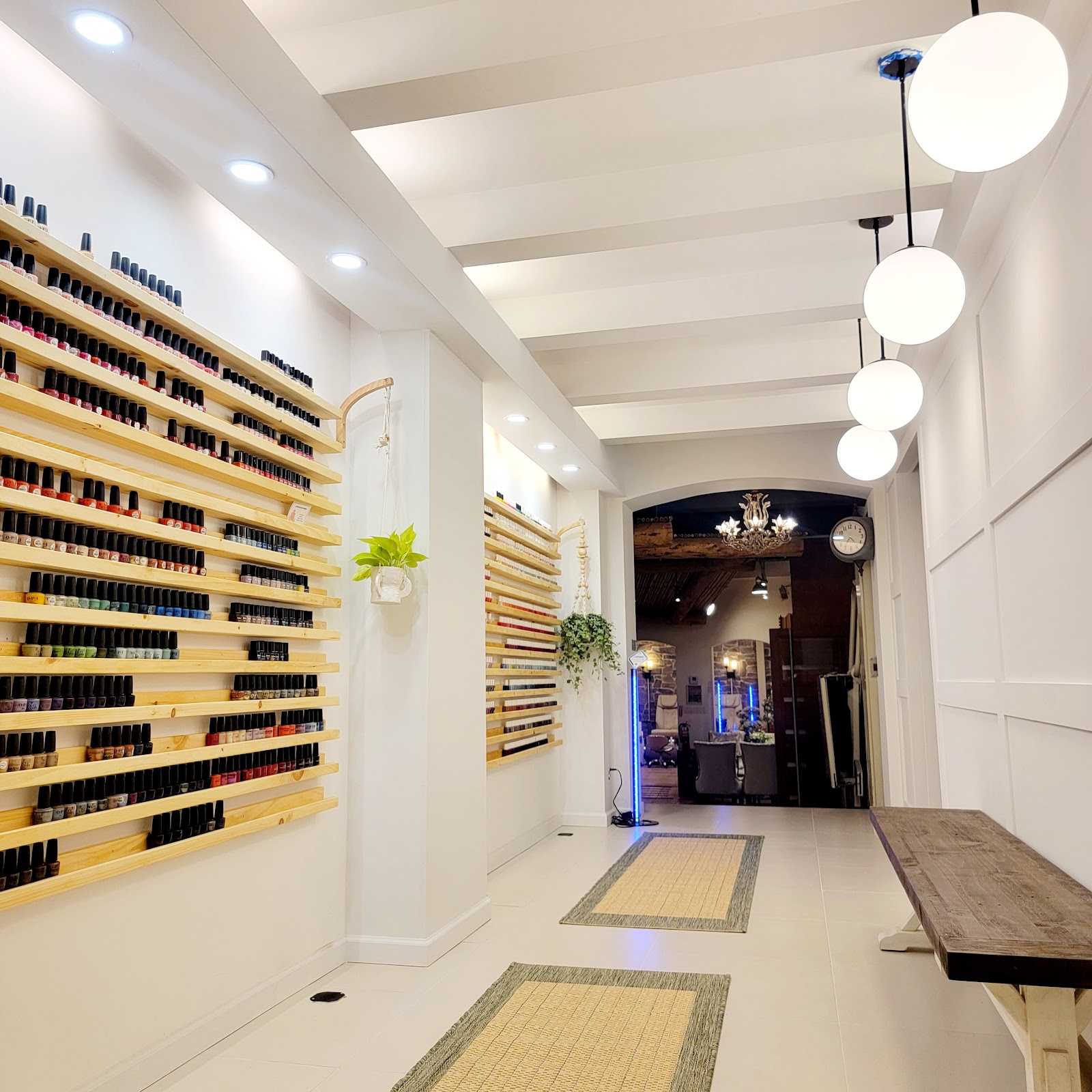New York Nails & Spa logo